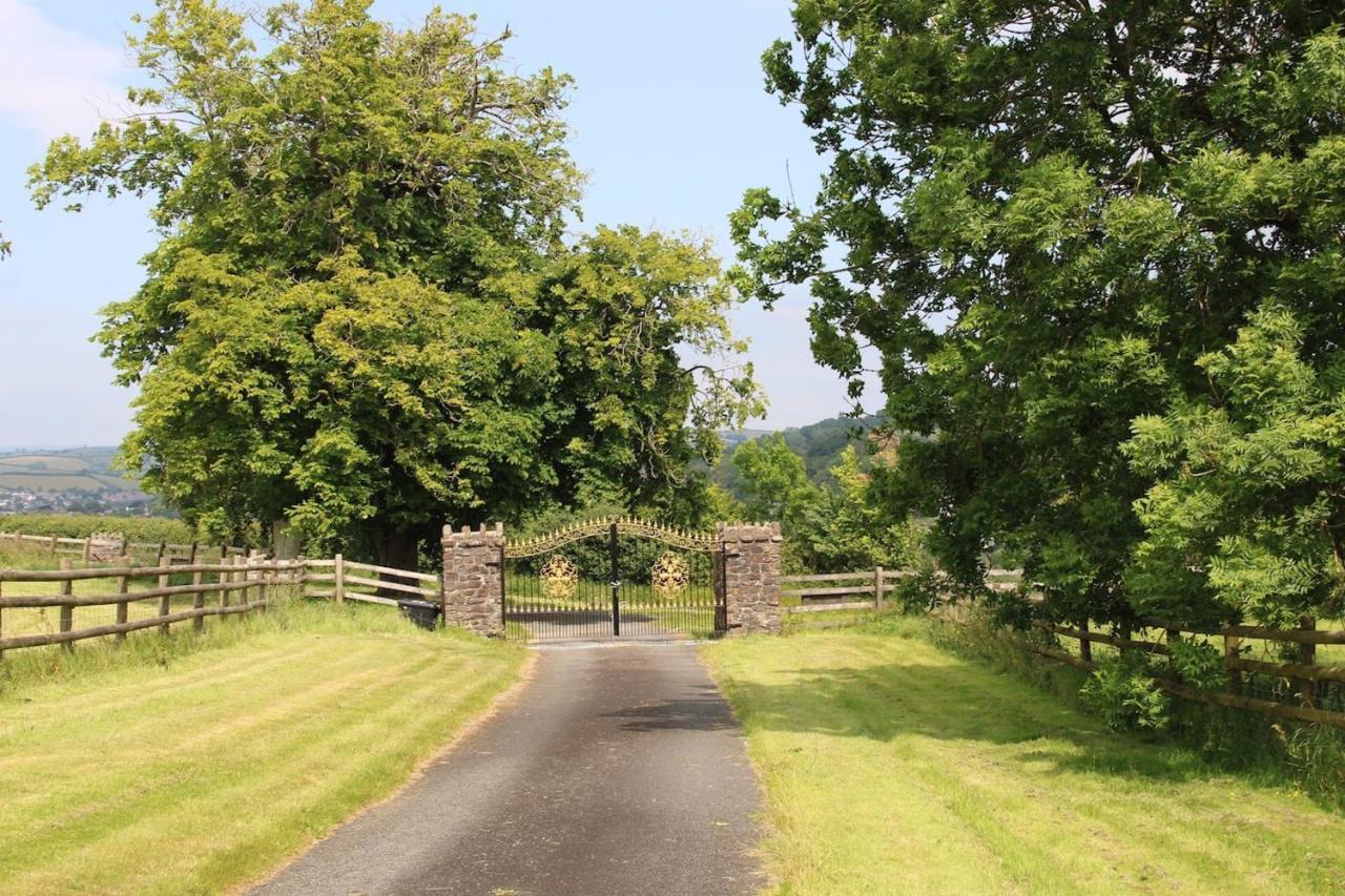 Romantic Rural Break In Countryside Castle Grounds Private Retreat Wizards Rest Bishops Tawton Exterior foto